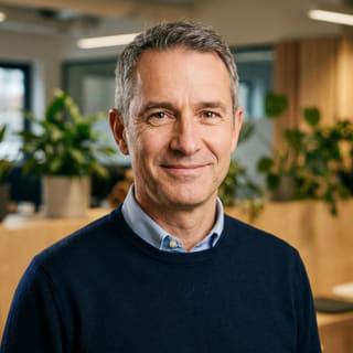 James Mitchell, generálny riaditeľ v Rúno Kapitost, profilová fotka